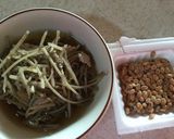 夕食の残りで!ごぼうのスープの納豆のせ作り方1写真