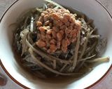 夕食の残りで!ごぼうのスープの納豆のせ作り方2写真
