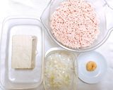 冬のお鍋に!鶏ひき豆腐のぺたんこ団子作り方1写真