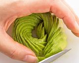 アボカドとトマトのローズサラダ作り方5写真
