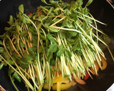 パプリカと豆苗のツナ玉炒め作り方4写真