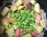 ウチの炊込飯★鮭+芋+きのこ作り方4写真