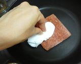 こしょうがポイント☆ポーク玉子おにぎり作り方2写真