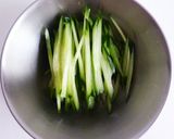 即席麺で　ピリ辛トマトきゅうりラーメン作り方2写真