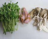 舞茸と豆苗とウインナーの中華炒め作り方1写真