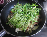 舞茸と豆苗とウインナーの中華炒め作り方13写真