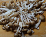 簡単！鶏むね肉と椎茸 しめじの生姜焼き！作り方3写真