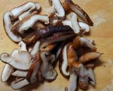 簡単!鶏むね肉と椎茸 しめじの生姜焼き!作り方2写真