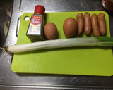 長ネギとソーセージの塩卵とじ作り方1写真