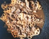 厚切りれんこんと牛肉の甘辛しょうゆ煮作り方4写真