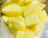 豚コマとジャガイモの豆苗甘醤油炒め作り方1写真