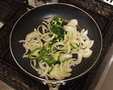 【万能トマトだれ】鶏肉と玉ねぎの炒め煮作り方3写真