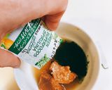 話題の藻活!?　簡単スピルリナ味噌ダレ作り方1写真