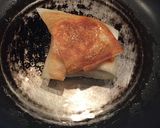 カマンベールチーズと春巻きの皮包み焼き♪作り方3写真