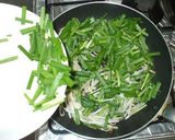 タコと白菜キムチの炒め物♪もやし・ニラ作り方2写真