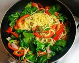 パプリカとほうれん草のバジル風味パスタ♪作り方3写真