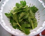 クセが強いんじゃセロリの葉サラダ作り方1写真