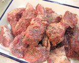 牛スネ肉のチョコレート風味ビール煮込み作り方1写真
