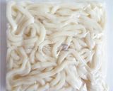プチトマトとアボカドのうどんピザ作り方1写真