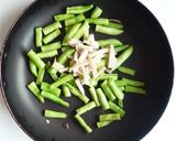 かつお缶で　いんげんとかつおの生姜炒め作り方3写真
