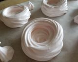 パブロバ　ルバ−ブジャム＆生クリ−ム作り方2写真
