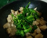 簡単♡菜花と鶏肉のガリバタ醤油炒め作り方7写真