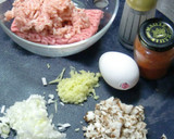 美味しい蓮根の挟み焼き：鶏豚椎茸の詰め物作り方5写真