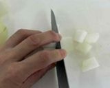朝の1品にも！冬瓜とオクラの味噌汁作り方4写真