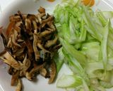 香味野菜好きな方に❤豚肉とセロリの炒め物作り方4写真
