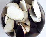 なすと赤ピーマンの味噌炒め作り方1写真