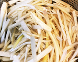 うどの皮と胡桃の金平作り方1写真