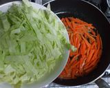 野菜炒めカレー味♪簡単キャベツと油揚げ作り方3写真