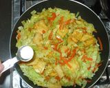 野菜炒めカレー味♪簡単キャベツと油揚げ作り方7写真