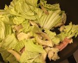 白菜とヒラタケのベーコンバター炒め作り方2写真