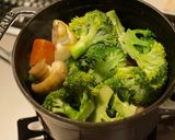 STAUBで油少!ブロッコリーアヒージョ作り方3写真