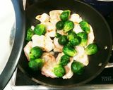 健康美人☆鶏肉と芽キャベツの蒸し炒め作り方4写真