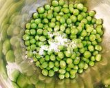 【お弁当に】肉味噌と豆ご飯のおにぎらず作り方1写真