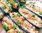 【お弁当に】肉味噌と豆ご飯のおにぎらず作り方19写真