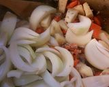肉控えめ豚汁にしめじ＆えのき＆豆腐。作り方4写真
