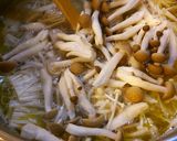 肉控えめ豚汁にしめじ＆えのき＆豆腐。作り方6写真