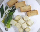 絹揚げと白ネギのこっくり煮。作り方1写真