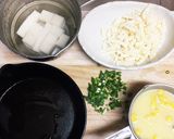 鏡開きに♪スキレットでお餅グラタン作り方1写真