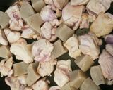 鶏肉とコンニャクとさつまいもの旨煮作り方3写真
