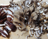 ほうれん草と蒟蒻と鶏ささみのお吸い物風♪作り方1写真