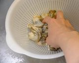 牡蠣とホウレン草の食べる味噌汁。作り方1写真