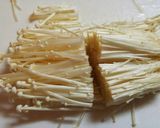 絹さやとエノキの炒め物♪絹さや消費♡作り方2写真