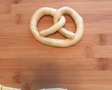 枝豆チーズのプレッツェルパン作り方12写真