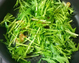 弁当や副菜に 鶏皮と水菜の簡単炒め作り方4写真
