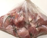 簡単！柔らか鶏もも肉のローズマリーソテー作り方1写真