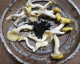 タモギタケとワカメのワイン醤油焼き作り方2写真